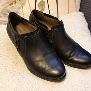 LAST CHANCE!! VGUC Booties size 8